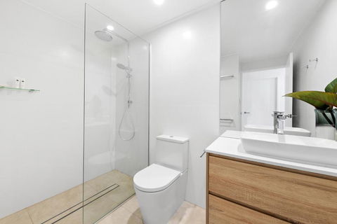 Elegant Family Retreat, Little Cove - Darwin Holiday 3
