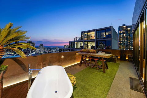 Eiffel Tower - Amazing 28th Floor Apt W Parking - Darwin Holiday 3