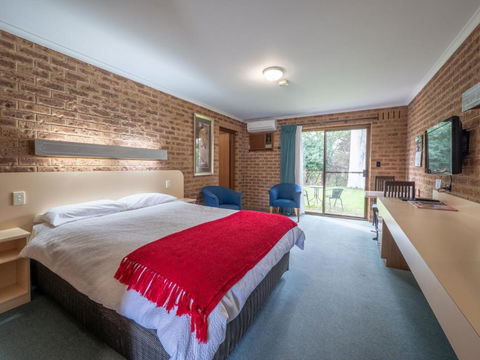 Eildon Parkview Motor Inn Room 12 - Darwin Holiday 0