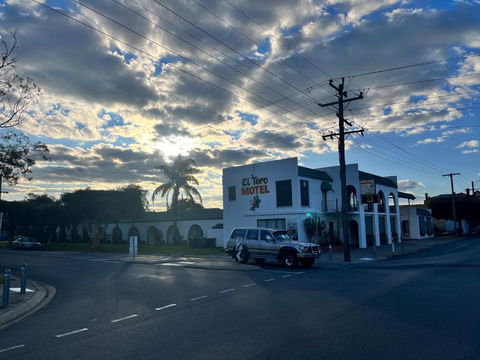 El Toro Motel - Darwin Holiday 3