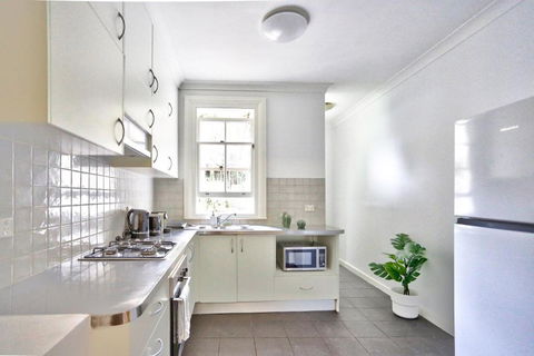 Elegant 2 BR On The Edge Of Downtown Dowling St 2 E-Bikes Included - Darwin Holiday 1