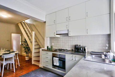 Elegant 2 BR On The Edge Of Downtown Dowling St 2 E-Bikes Included - Darwin Holiday 0