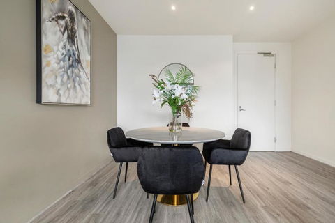 Elegant City Fringe Condo W Pool & FREE Parking - Darwin Holiday 2