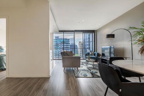 Elegant City Fringe Condo W Pool & FREE Parking - Darwin Holiday 3