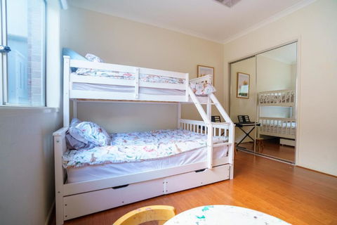 Elegant Family Retreat With Home Office - Darwin Holiday 4