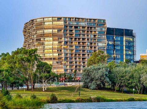 Elegant Inner City Life Nishi Building - Darwin Holiday 4