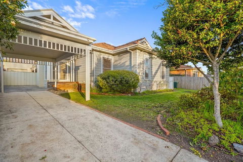 Elegant Luxury - Family Entertainer In Ringwood - Darwin Holiday 0