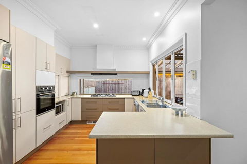 Elegant Luxury - Family Entertainer In Ringwood - Darwin Holiday 2