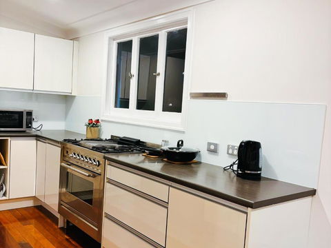 Elegant Villa Near Shopping Mall - Darwin Holiday 1