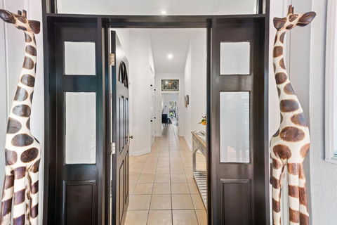 Elevata Villa At Montville - Darwin Holiday 3