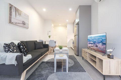 Elevated Style 1br In The Heart Of Mel With Study - Darwin Holiday 1