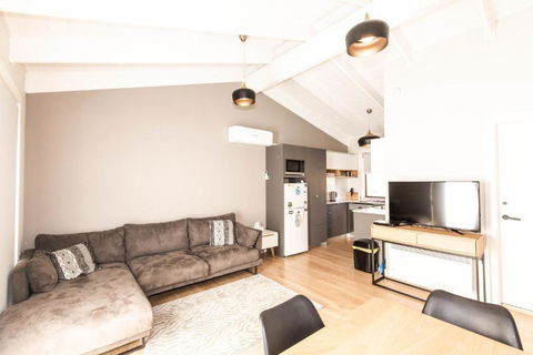 Eliza Lee 2 50 Gippsland Street - Darwin Holiday 0