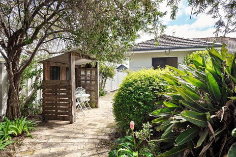 Elva Garden Cottage - Darwin Holiday 3