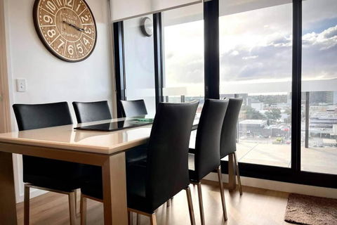 Enjoy A Little Luxury In Adelaide CBD - Perfect! - Darwin Holiday 0