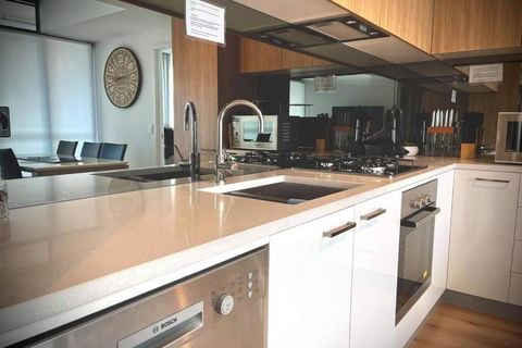 Enjoy A Little Luxury In Adelaide CBD - Perfect! - Darwin Holiday 4