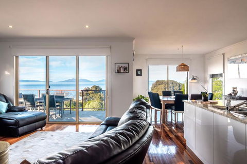 Ensorcelled - Freycinet Holiday Houses - Darwin Holiday 1