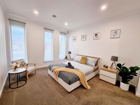 Entire 4 Bedroom Clyde North Home., No Sharing - Darwin Holiday 4