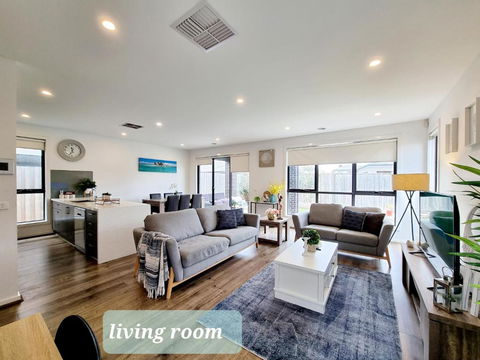 Entire 4 Bedroom Clyde North Home., No Sharing - Darwin Holiday 1