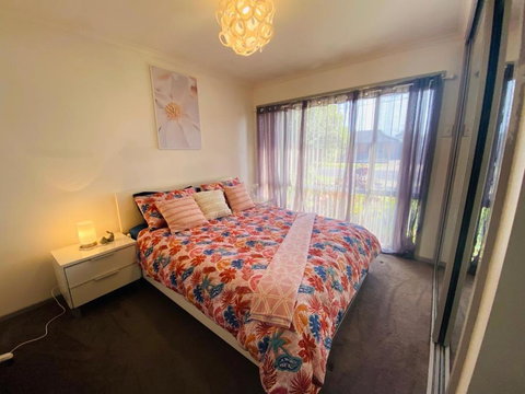 ENTIRE HOME IN WERRIBEE,BEST POSSIBLE LOCATION YOU CAN FIND - Darwin Holiday 4