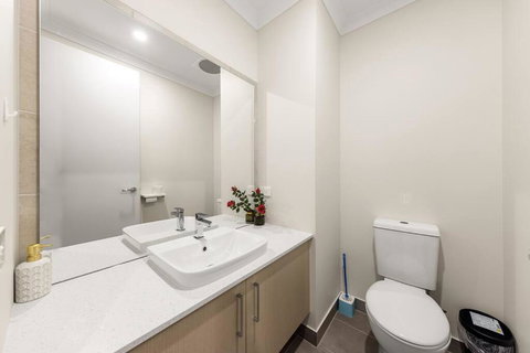 Entire Luxury House In Wantirna South - Darwin Holiday 4