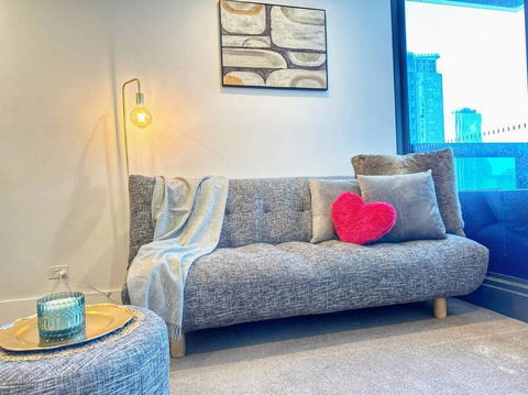 ES2410-2Bed 2Bath Vision Apt With Balcony, Pool & Gym - Darwin Holiday 1