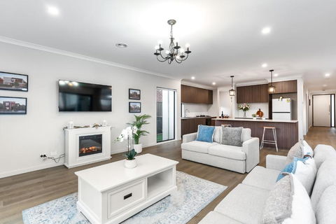 Everhome Lakeside Home - Darwin Holiday 0
