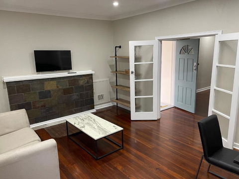 Executive Central Home - Darwin Holiday 3