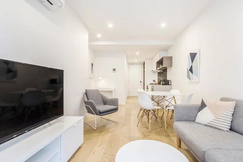Executive Comfort Living Near La Trobe & RMIT Uni - Darwin Holiday 0