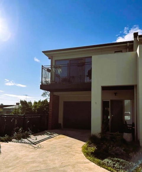 Executive Townhouse By The Lake - Darwin Holiday 0