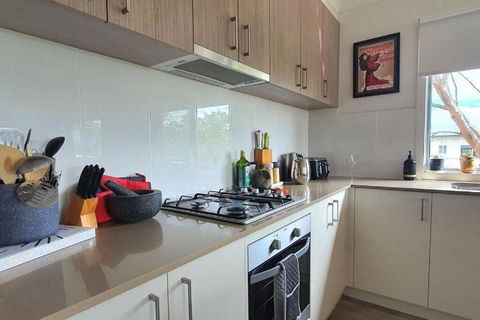 Executive Townhouse By The Lake - Darwin Holiday 1