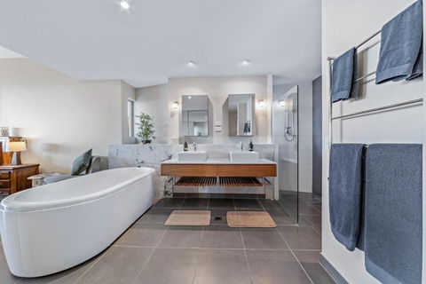 Executive Whitsunday Penthouse At 40 Reflections - Darwin Holiday 2