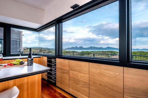Elements - Freycinet Holiday Houses - Darwin Holiday 0