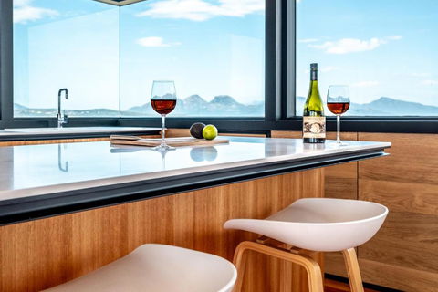 Elements - Freycinet Holiday Houses - Darwin Holiday 1