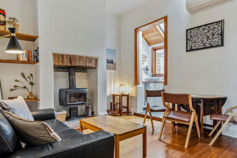 Explore South Hobart Village From An 1855 Cottage - Darwin Holiday 1