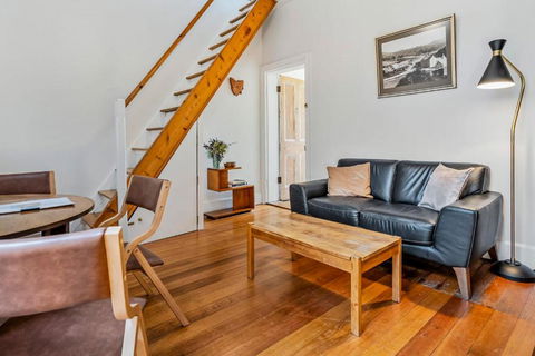 Explore South Hobart Village From An 1855 Cottage - Darwin Holiday 3
