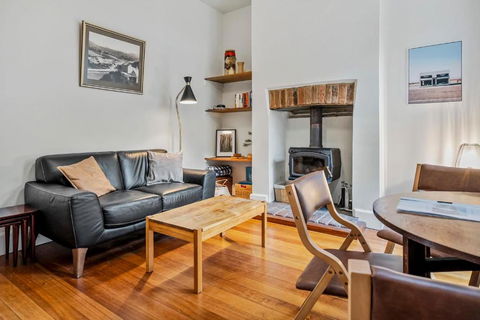 Explore South Hobart Village From An 1855 Cottage - Darwin Holiday 4