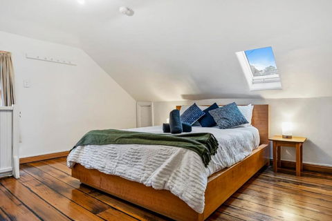 Explore South Hobart Village From An 1855 Cottage - Darwin Holiday 2