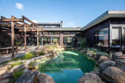Four Seasons Luxury Amid Breathtaking Landscape - Darwin Holiday 0