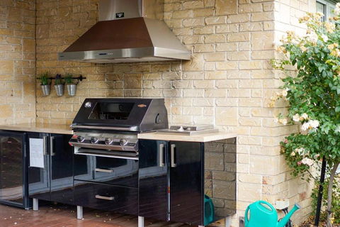Expansive Family Entertainer In Blue Chip Locale - Darwin Holiday 4