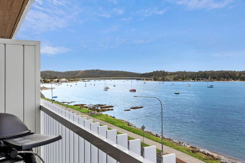 Exquisite 1-Bed Apartment With Bay Views - Darwin Holiday 0