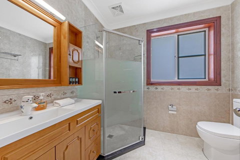 Exquisite Chinese Style Garden - Darwin Holiday 2