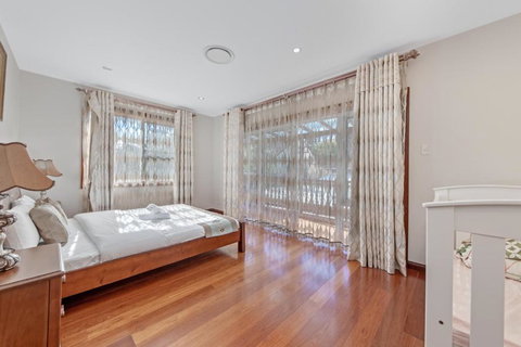 Exquisite Chinese Style Garden - Darwin Holiday 3