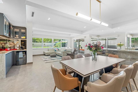 Exquisite Oasis Family Retreat - Darwin Holiday 4