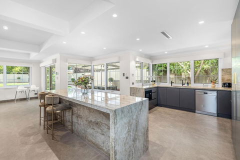 Exquisite Oasis Family Retreat - Darwin Holiday 0