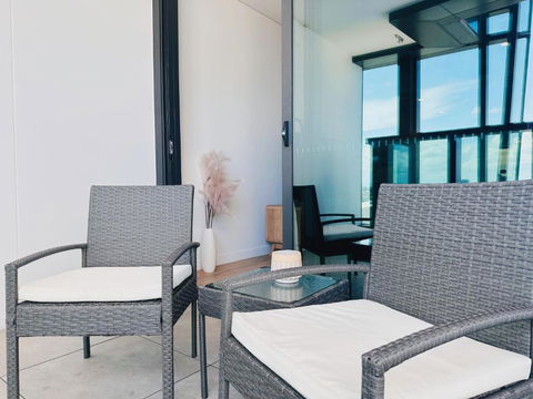 Eyes On The Fireworks Lux Riverfront 2KingBed Apt - Darwin Holiday 2