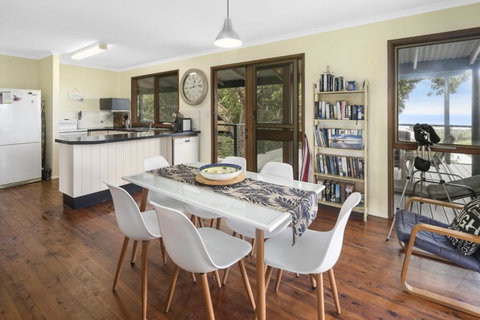 Eyrie - Darwin Holiday 3