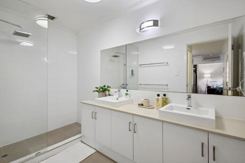 Fabulous Apt In Northbridge With Pool & WiFi - Darwin Holiday 4