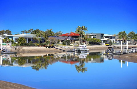 Fabulous Canal-front Unit In Mooloolaba - Darwin Holiday 1