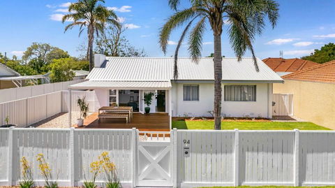 Fairbairn Family Beach Bungalow - Darwin Holiday 0