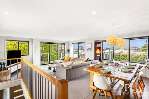 Family Entertainer Sleeps 10 - Darwin Holiday 0